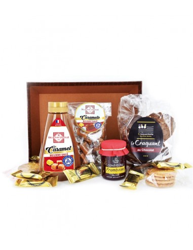 Délices et Compagnie - #panier #personnalisé #gourmand #délice Un joli  panier garni, pour offrir de délicieuses douceurs. Guimauves pêche, sucette  chocolat pour lait chaud, sucre aromatisé banane et mug cake à la